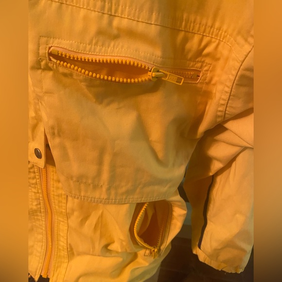 IZZI INNOVATIONS HIDDEN HOOD RAIN JACKET SMALL YELLOW WITH STORM FLAPS EXCELLENT - Picture 7 of 10